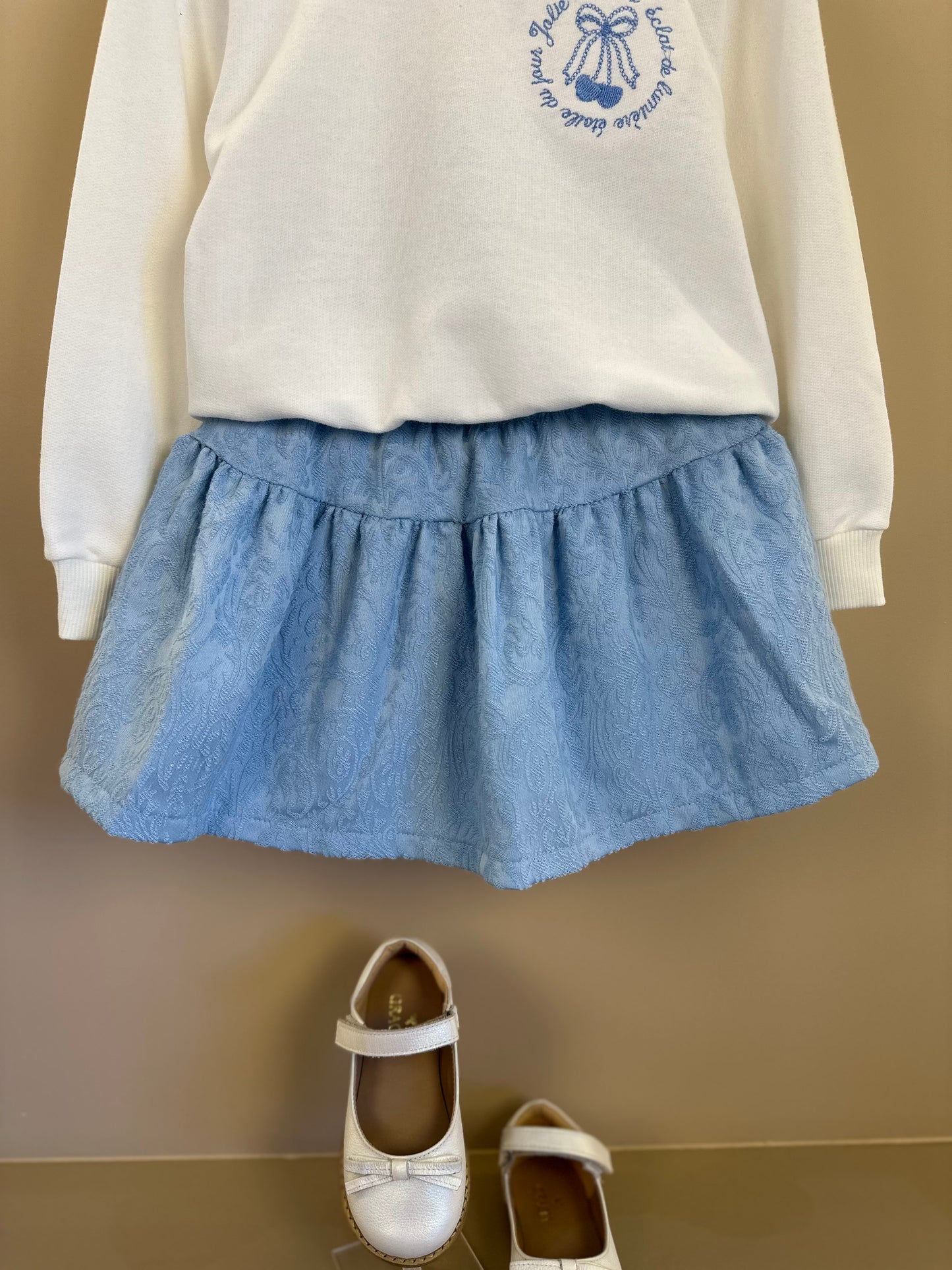 Conjunto Infantil Blusa Moletom ML Bordado e Saia Alfaiataria Jacquard Azul Claro - Beabá