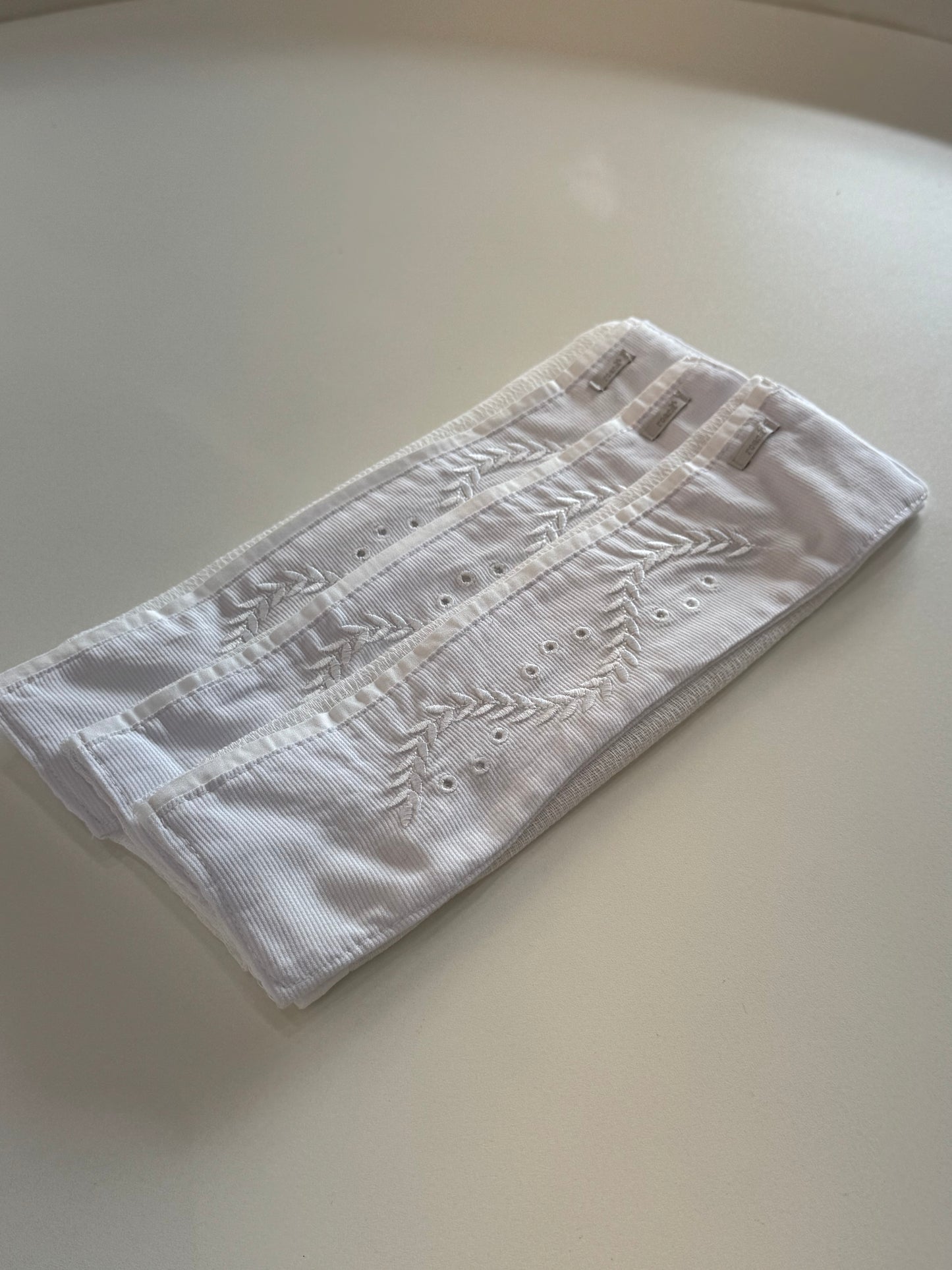 Kit 3 Fraldinhas Boca Bebê Luxo Bordadas Ramos Branco - Roana