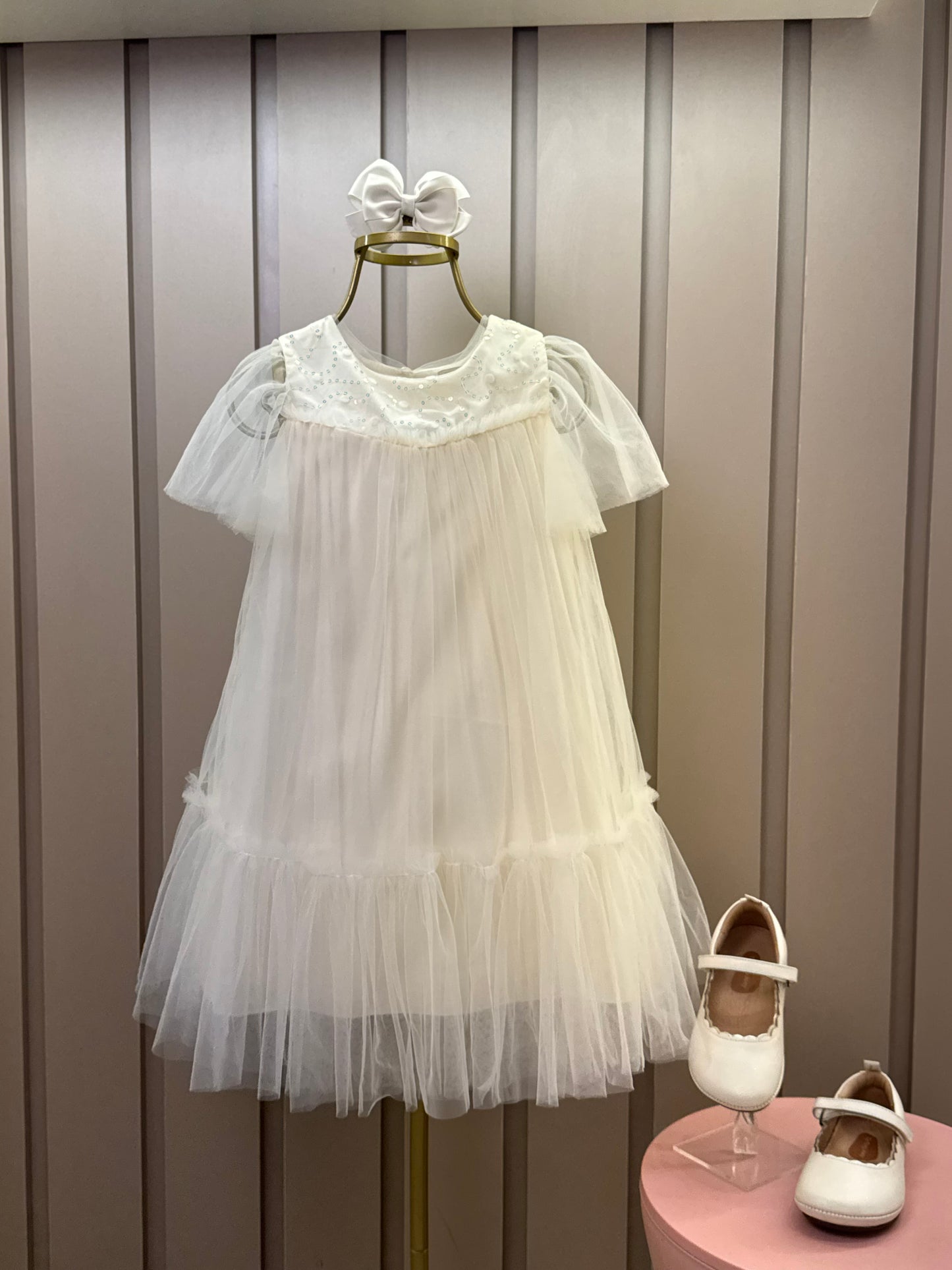 Vestido Infantil Trapézio Tule Bordado Flocado Gola Amarelo - Petit Cherie