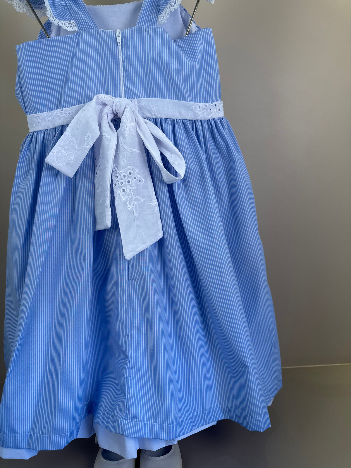 Vestido Infantil Tricoline Azul Listrado Laço Com Limões e Barra Em Tule - Gabriela Aquarela