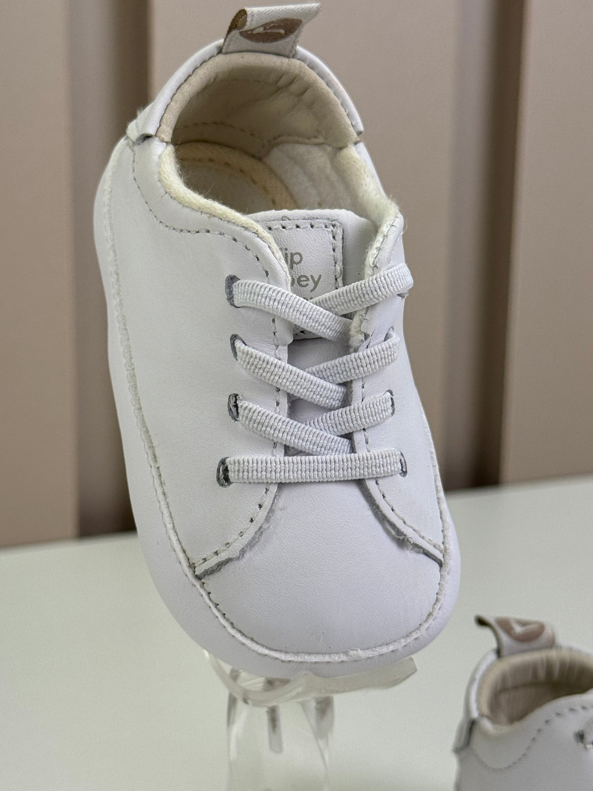 Sapatinho Bebê Snuggle Couro Branco - Tip Toey Joey