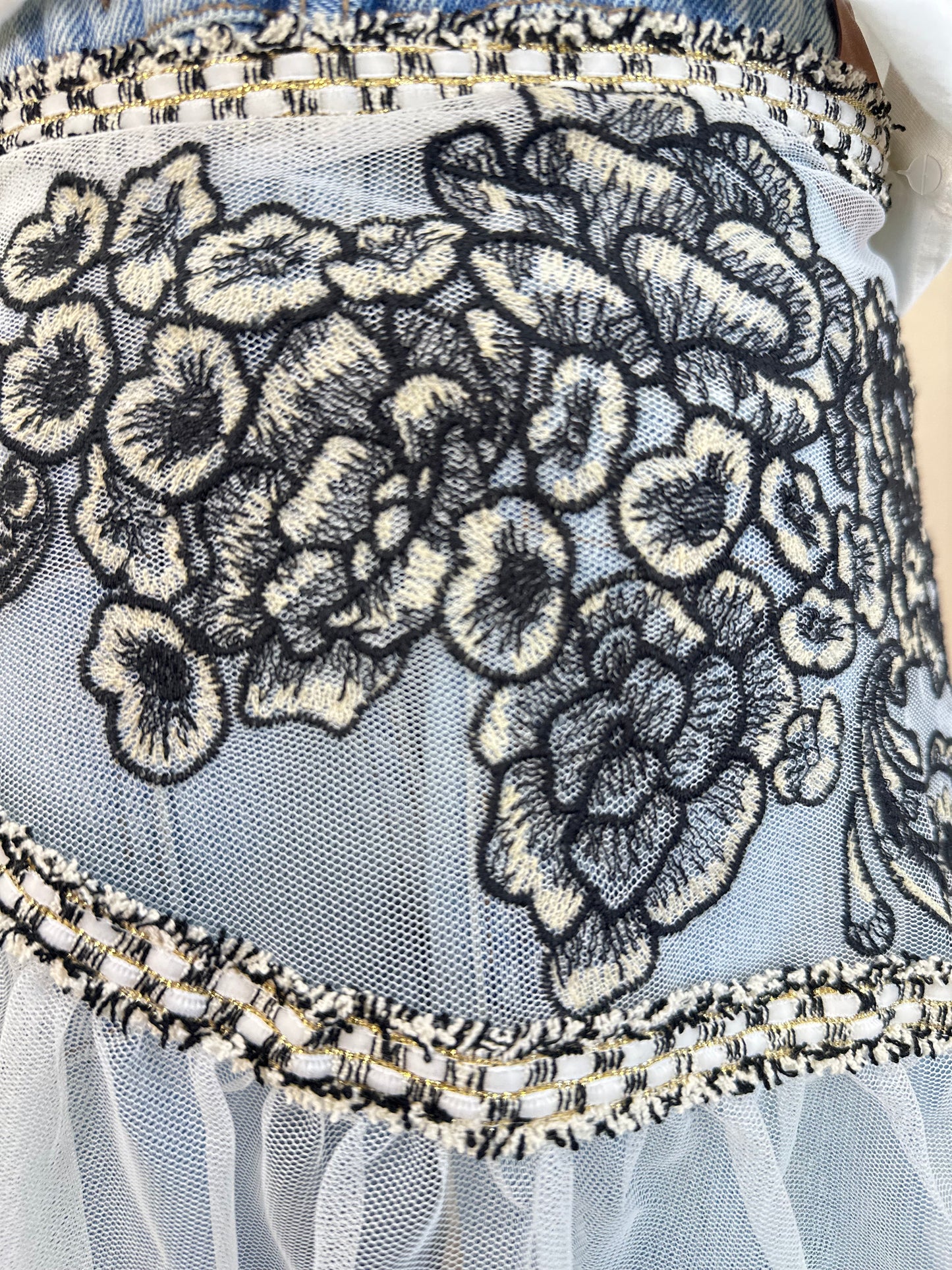 Conjunto Infantil Blusa Golinha Gravata Strass Pérola e Calça Jeans Lenço Bordado - Animê