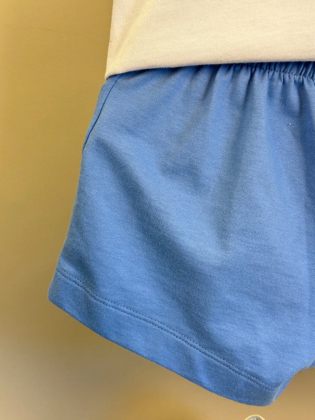 Conjunto Infantil Blusa Mickey e Minnie Paris e Shorts Azul Pregas Com Pingente - Animê