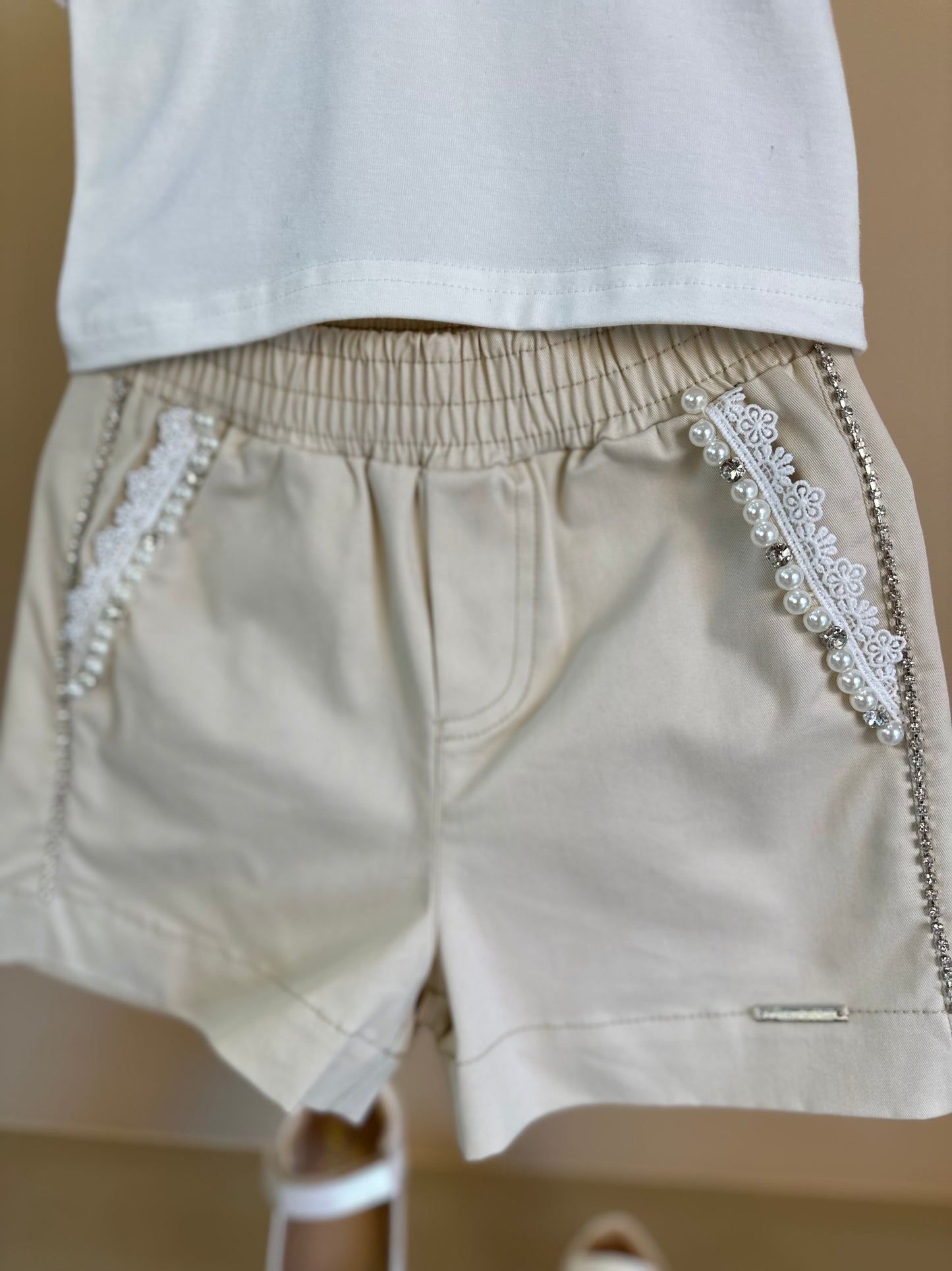 Conjunto Infantil Blusa Love Bordado Mangas Xadrez e Shorts Bordados Pérolas e Cristais - Pituchinhus