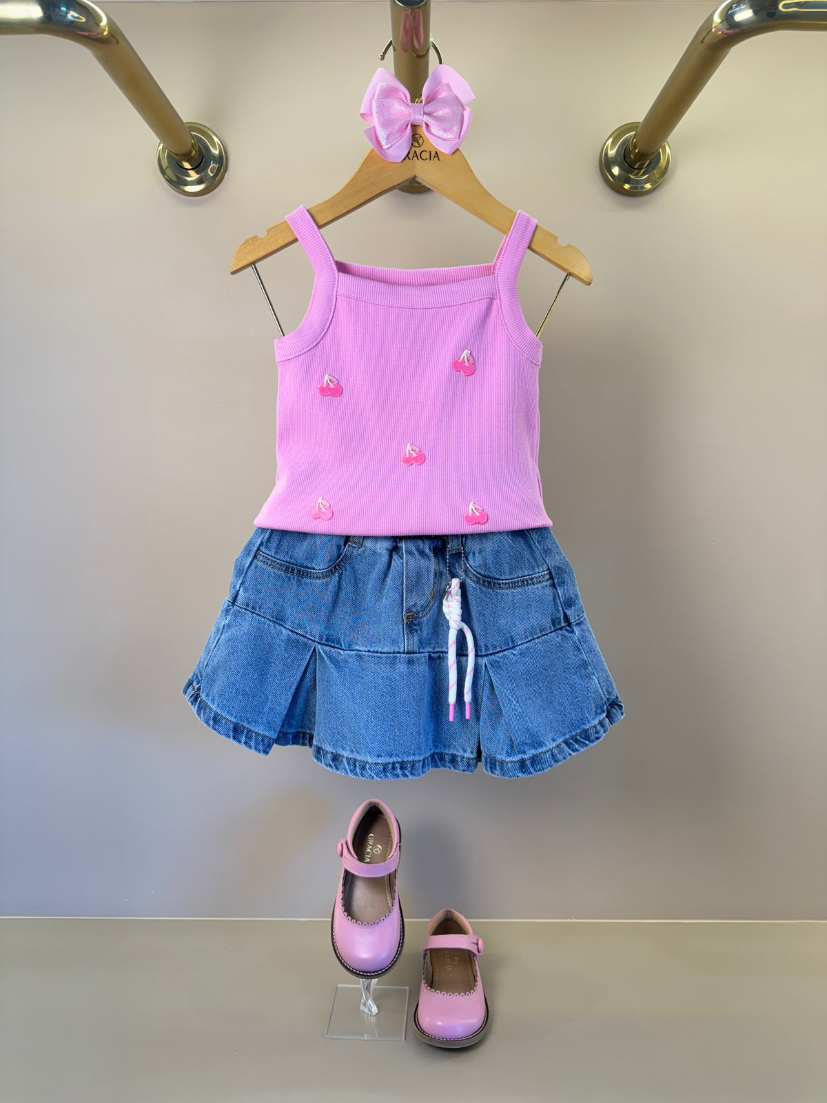 Conjunto Infantil Regata Rosa Com Cerejas e Saia Jeans Pregas Com Pingente - Momi