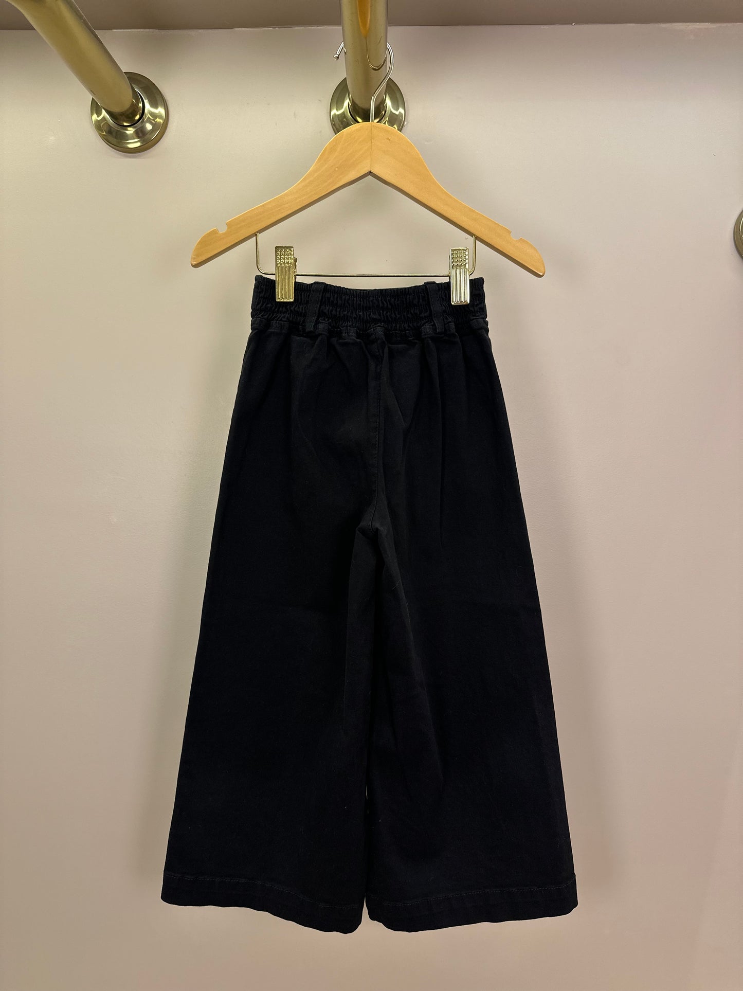 Calça Infantil Sarja Reta Laços Bordados Bolsos Preta - Pituchinhus
