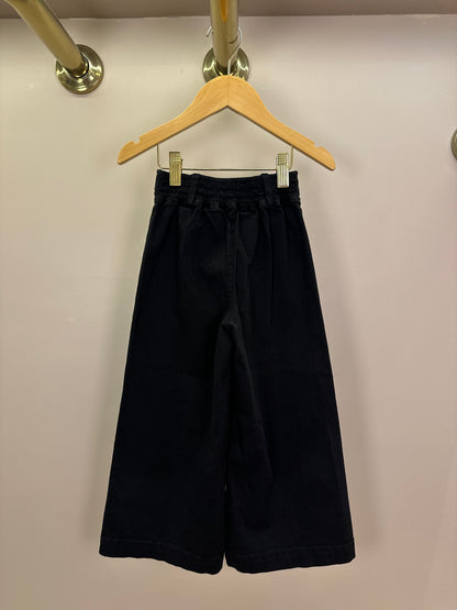 Calça Infantil Sarja Reta Laços Bordados Bolsos Preta - Pituchinhus