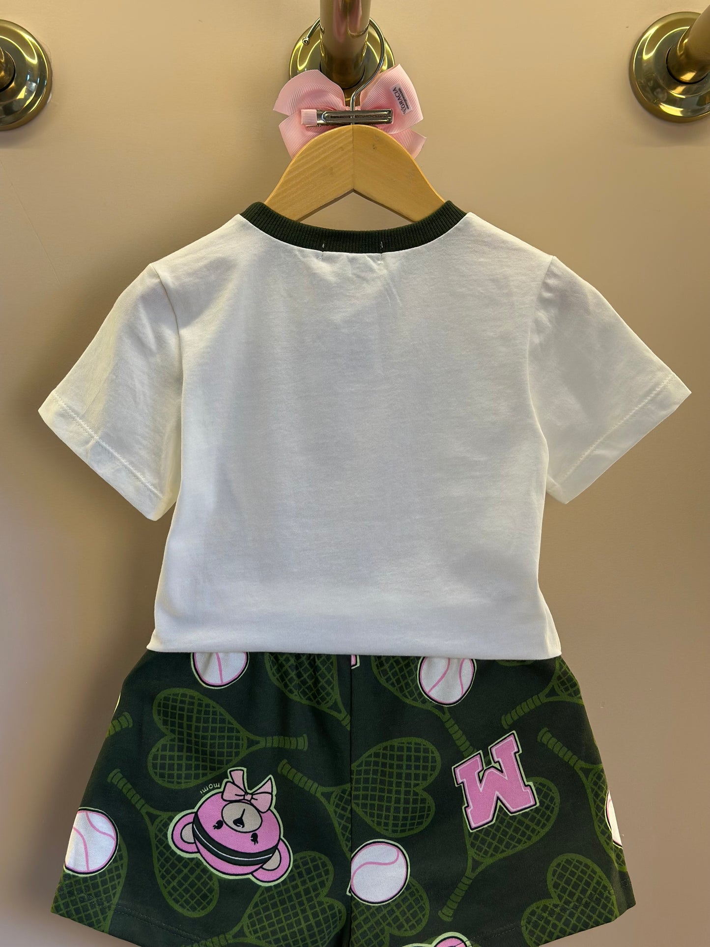Conjunto Infantil Blusa Champion Tennis Club Pérola e Shorts Verde Musgo - Momi Mini