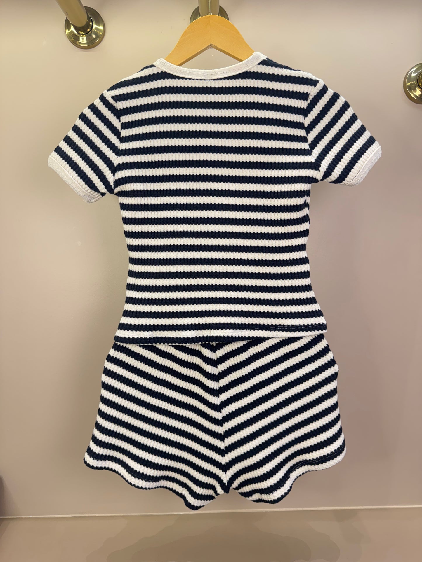 Conjunto Teen Blusa Malha Tricot Listrada com Botões e Shorts Listrado Preto - Two In