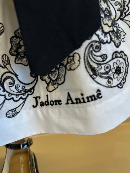 Conjunto Infantil Blusa Preta Detalhes Mangas e Saia Branca Flores - Animê