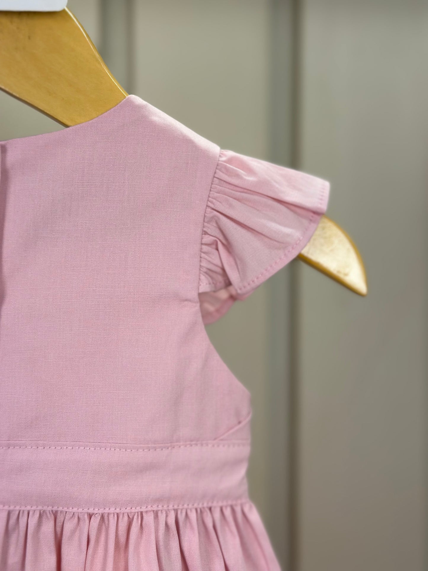 Vestido Bebê Algodão Rodado Bolsos e Bordado Floral Rosa Claro - Um Mais Um