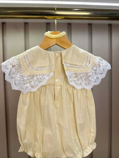 Pimpão Bebê Luxo Gola Bordada Renda Amarelo - Roana