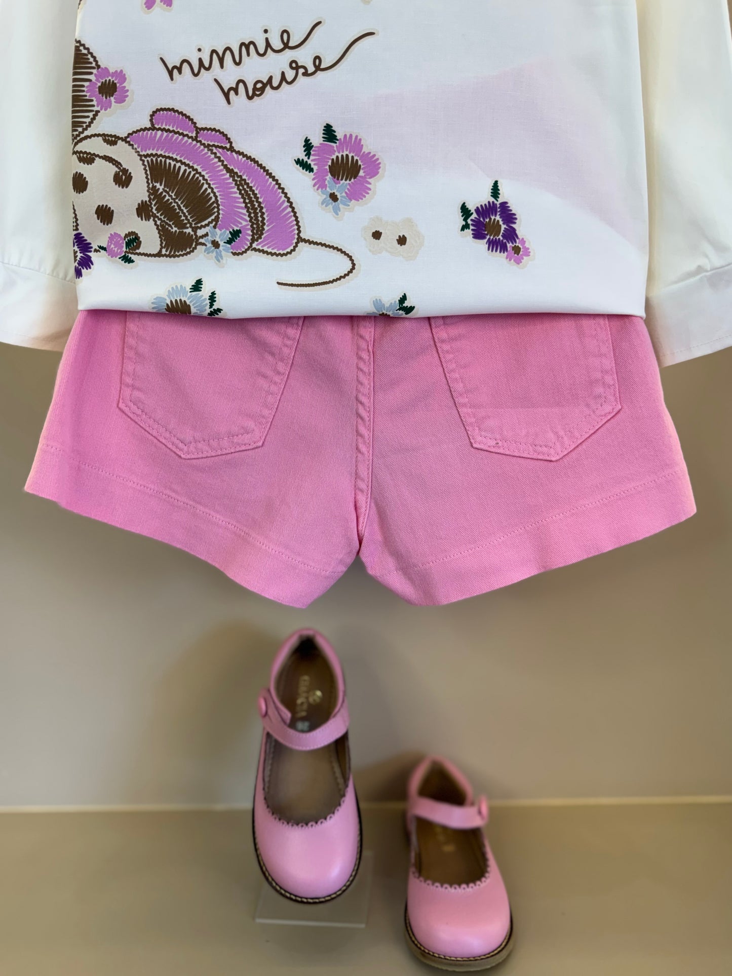 Conjunto Infantil Camisa Minnie Flores e Shorts-saia Sarja Rosa Girly - Animê Petite