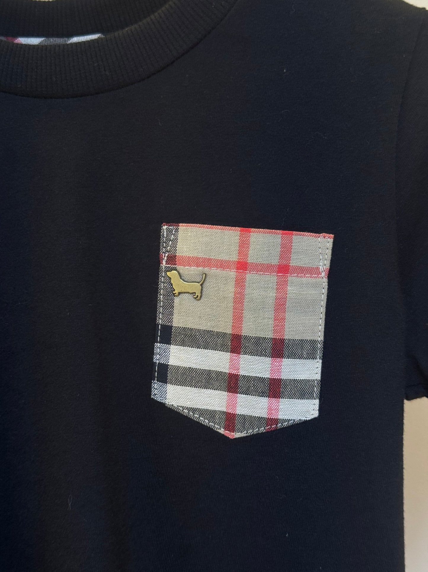 Camiseta Infantil Meia Malha Penteada com Bolso Preta - Um Mais Um