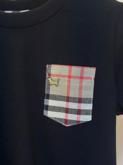 Camiseta Infantil Meia Malha Penteada com Bolso Preta - Um Mais Um