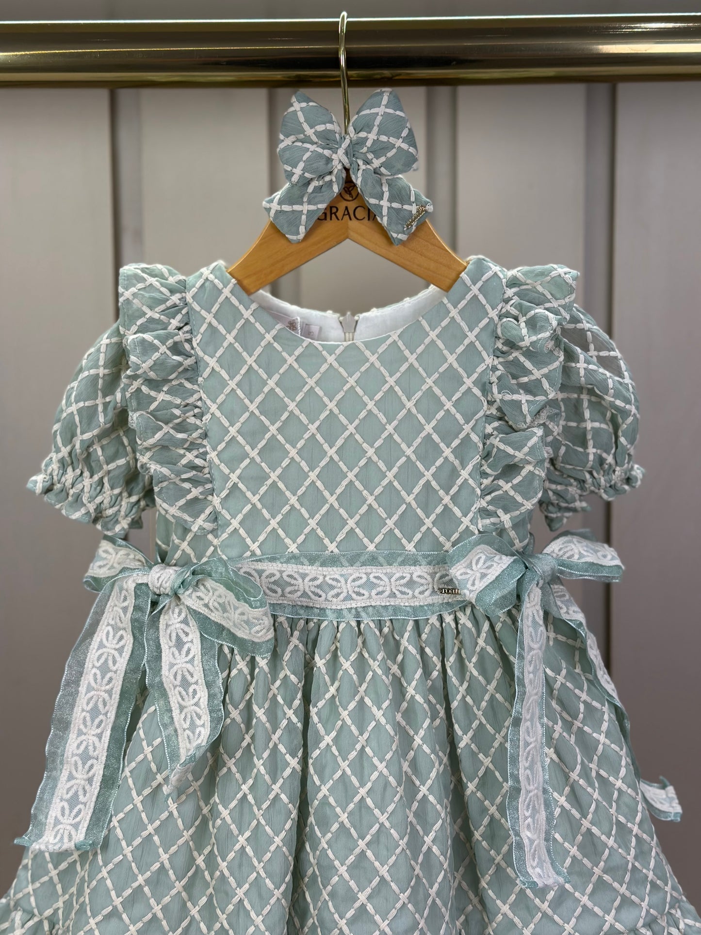 Vestido Bebê Clássico Luxo  Manga Babados e Laços Rendados Verde - Roana