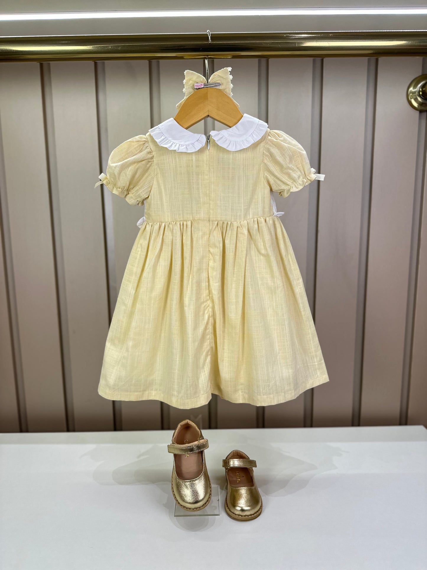 Vestido Infantil Clássico Algodão Golinha e Busto Brancos Bordados Amarelo - Roana