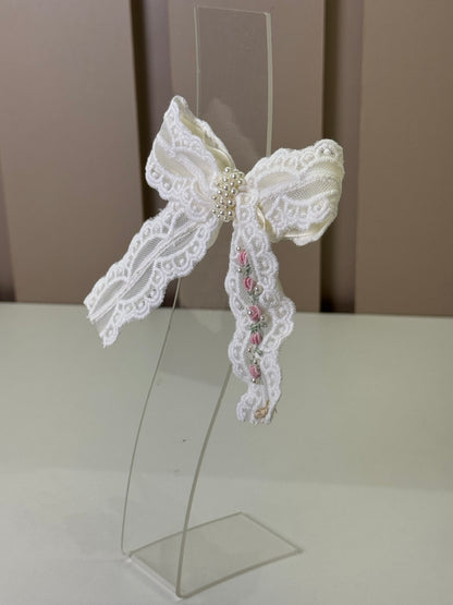 Laço Infantil Renda Flores Bordadas Miolo Pérolas - Roana