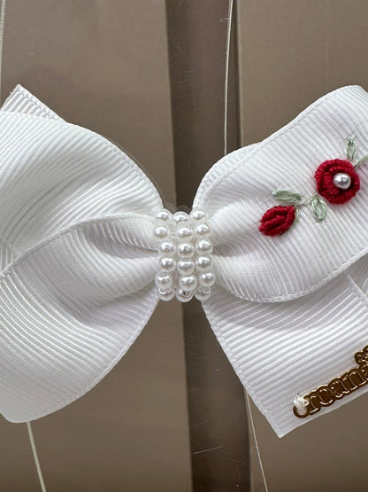 Laço Bebê Pérolas Flores Bordadas Vermelhas - Roana