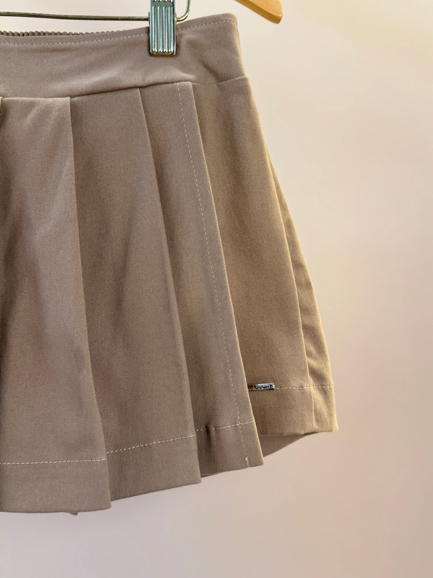Saia-shorts Infantil Sarja Pregas Bege Escuro - Pituchinhus
