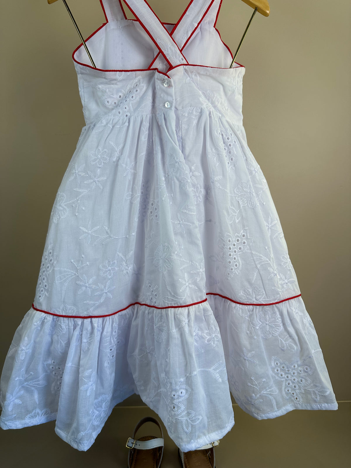 Vestido Infantil Laise Branco Com Detalhes Vermelho e Laço Maxxi - Gabriela Aquarela