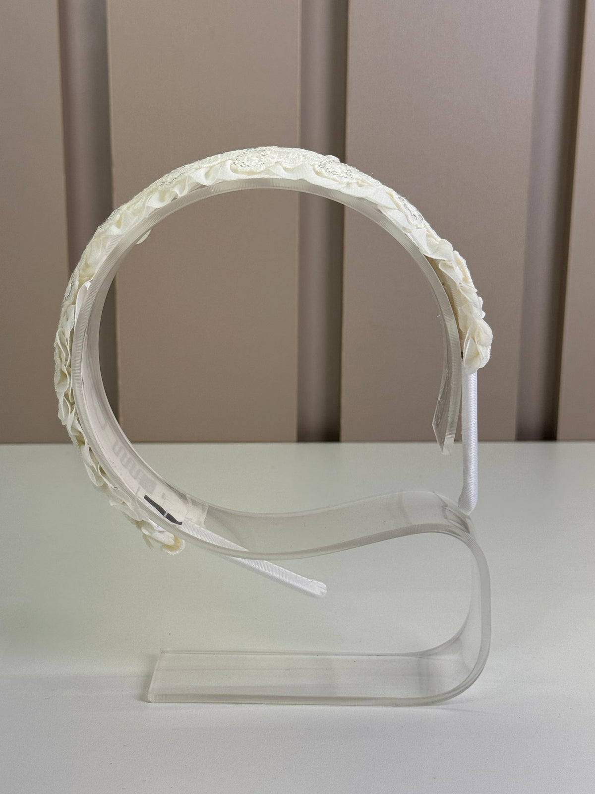 Tiara Infantil Bordado Paetês Off White - Petit Cherie