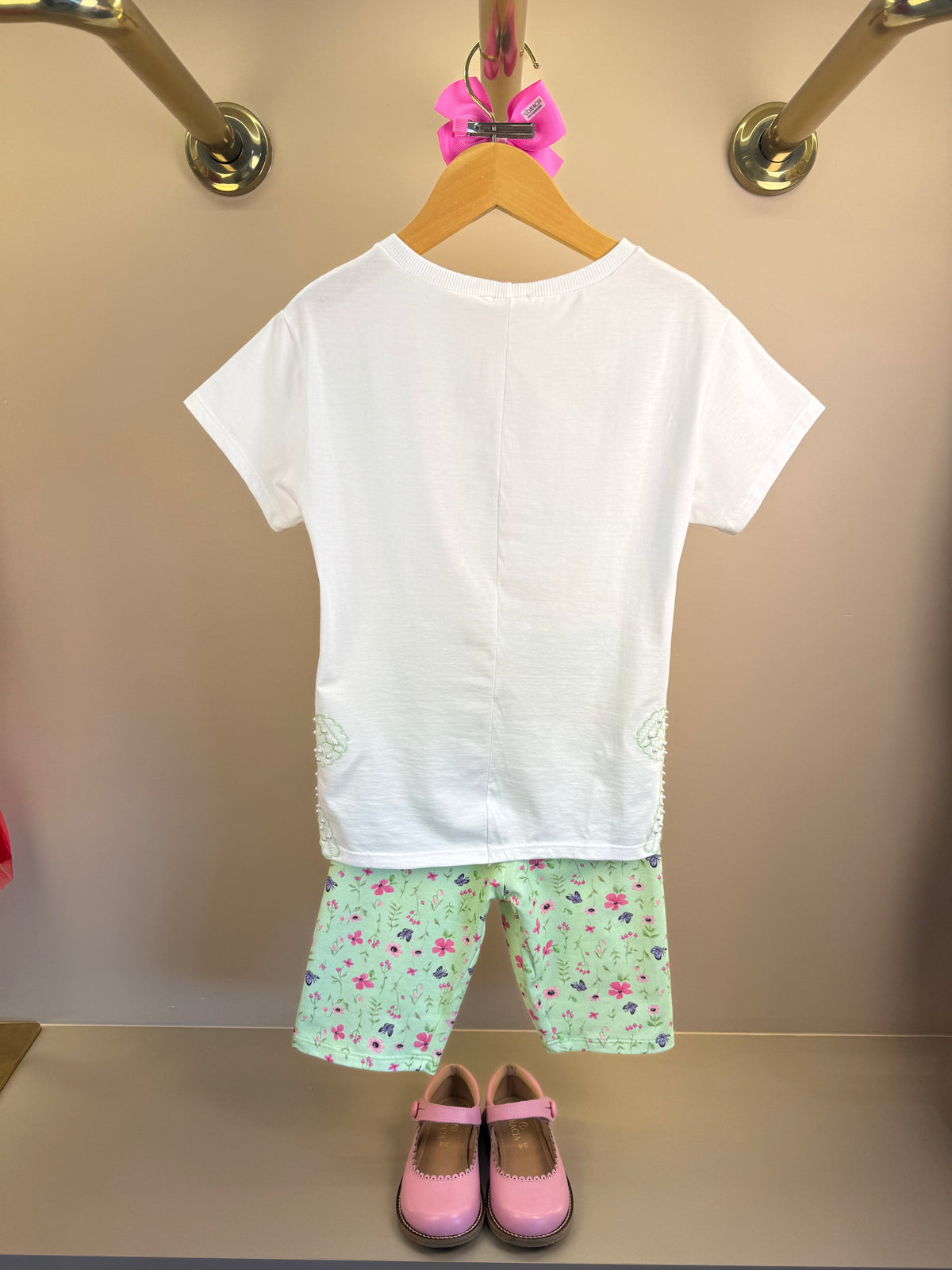 Conjunto Infantil Blusa Bordado Pérolas e Shorts Legging Verde Estampado - Petit Cherie