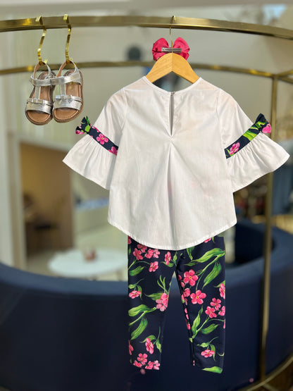 Conjunto Infantil Bata Ampla com Laços e Legging Estampada - Um Mais Um