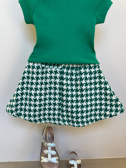 Conjunto Infantil Blusa Canelada Essentials e Saia Tweed Xadrez Verde -Animê