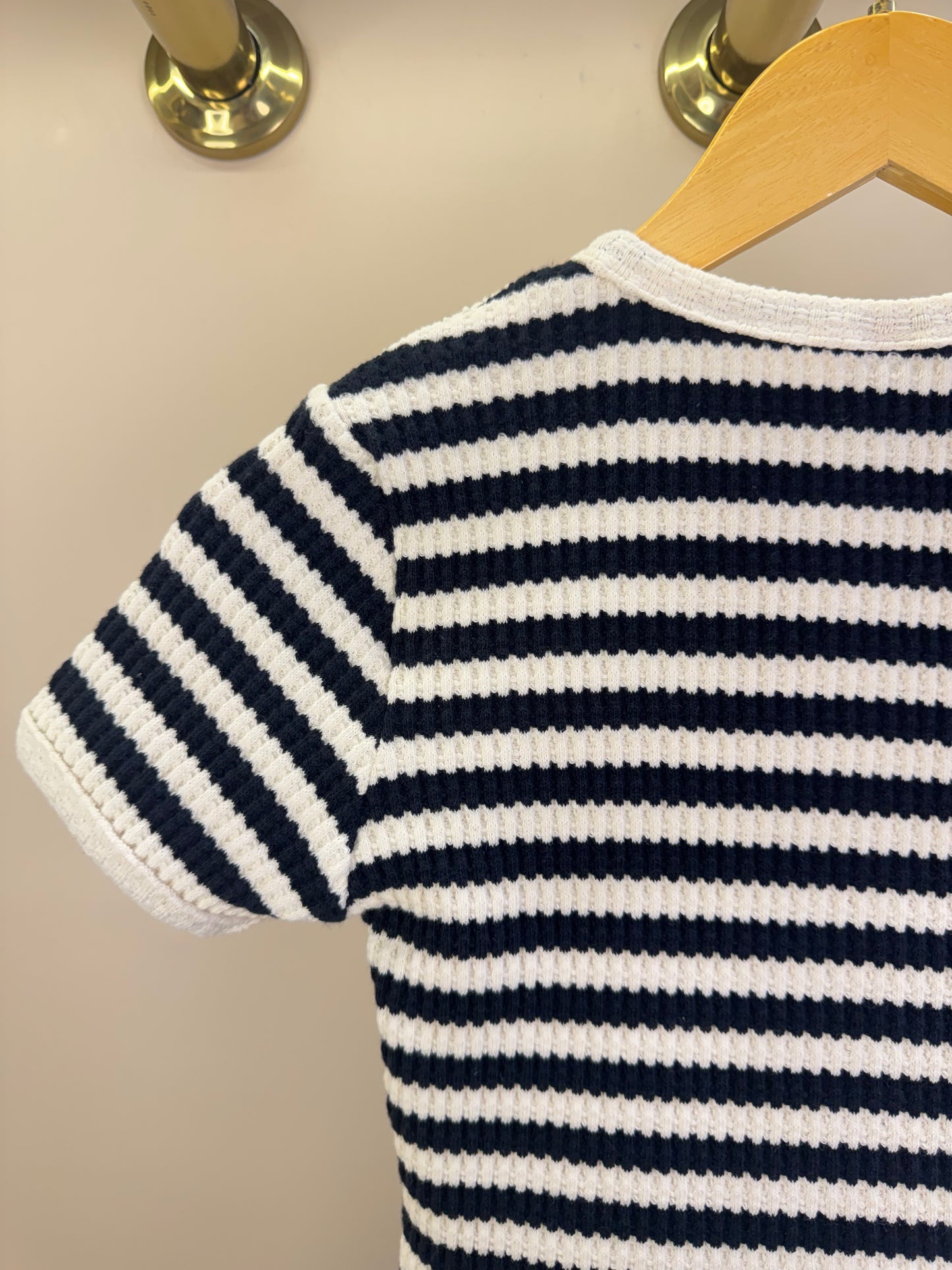 Conjunto Teen Blusa Malha Tricot Listrada com Botões e Shorts Listrado Preto - Two In