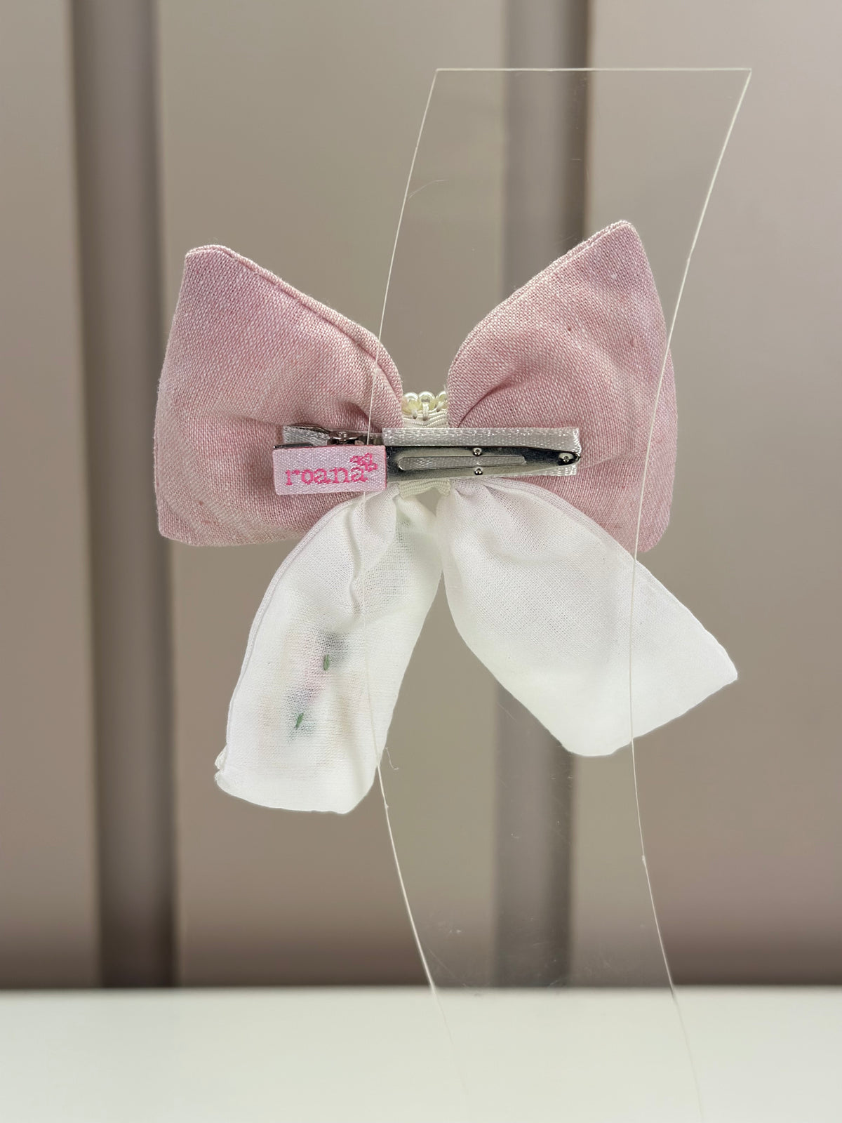Laço Infantil Rosa Pontas Off White Pérolas e Bordados - Roana