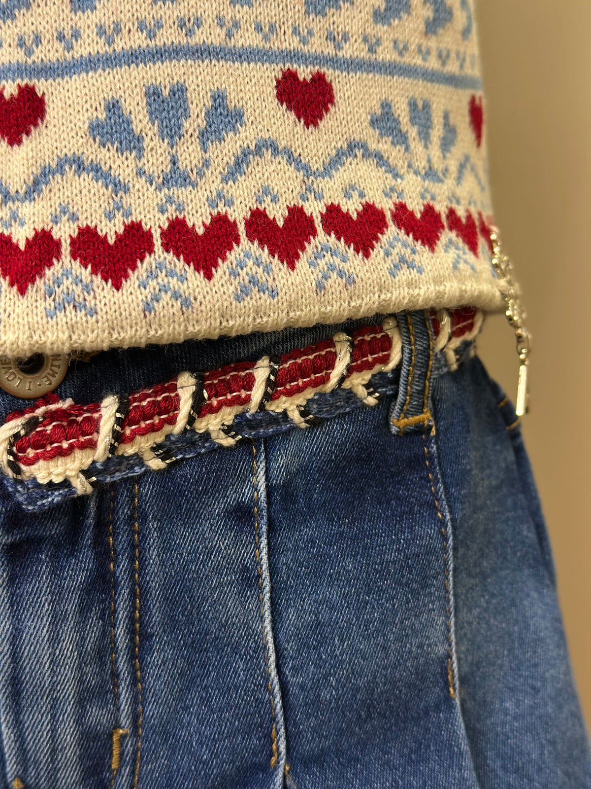Conjunto Infantil Conceito Colete Tricot Corações e Shorts-saia Jeans Cós Bordado - Animê