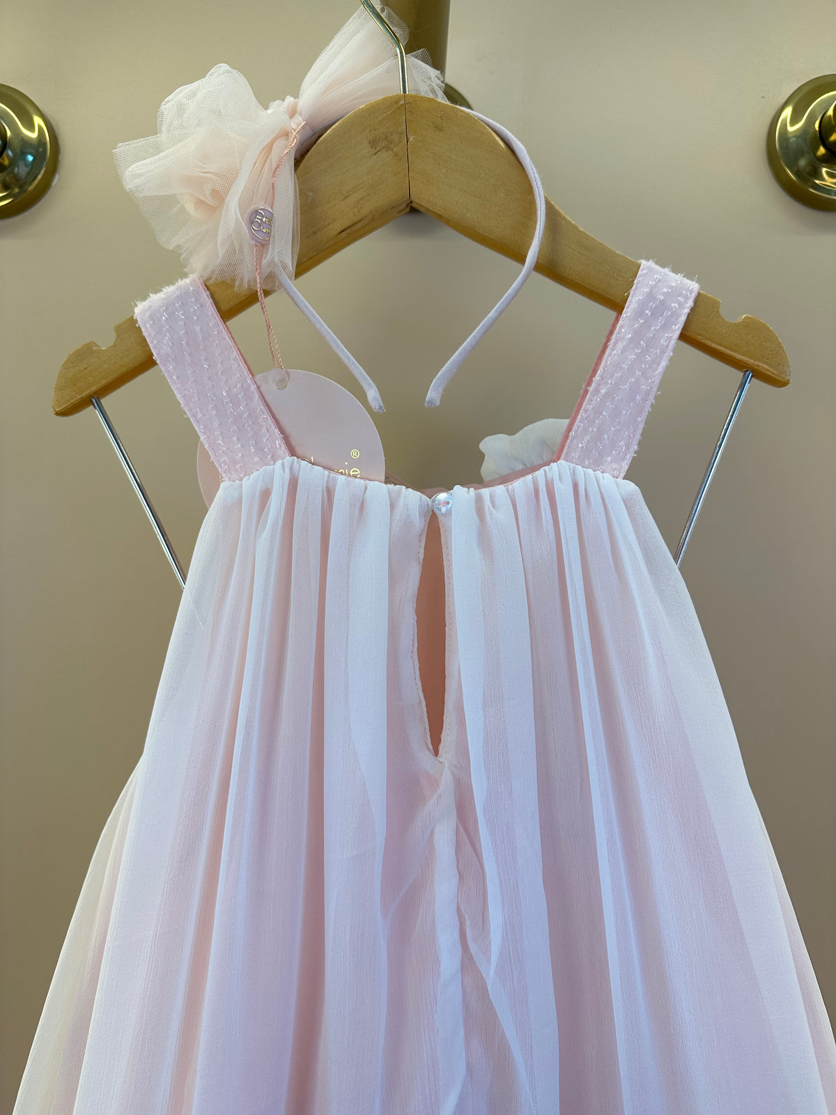 Vestido Infantil Fluído com Babados e Aplicacão Buque de Flores Salmão - Gabriela Aquarela