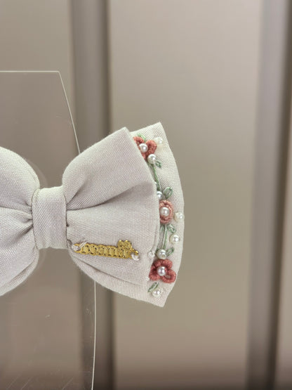 Laço Infantil Flores Bordadas Branco - Roana