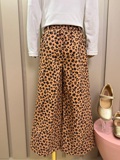 Conjunto Infantil Blusa  Ursinha Moldura Cristais e Calça  Sarja Reta Bolsos Oncinha - Pituchinhus