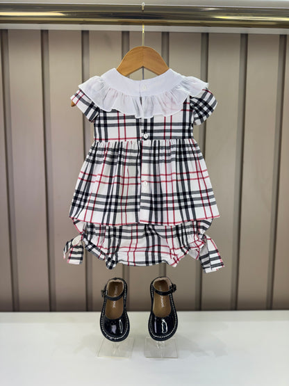 Conjunto Bebê Bata Gola Bordada com Faixa e Culote Xadrez - Roana