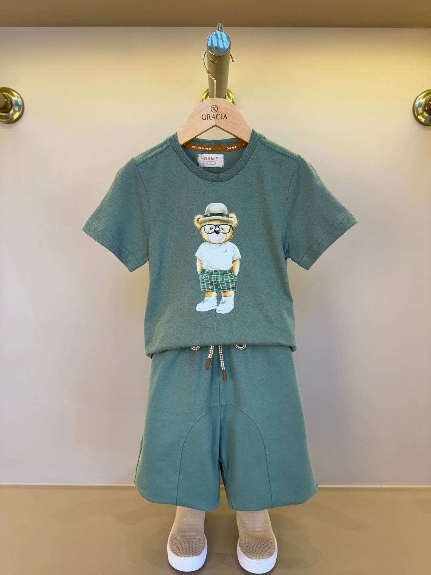 Conjunto Infantil Camiseta Algodão Teddy Chapéu Panama e Bermuda Moletom Algodão Recortes Eucalipto - Dame