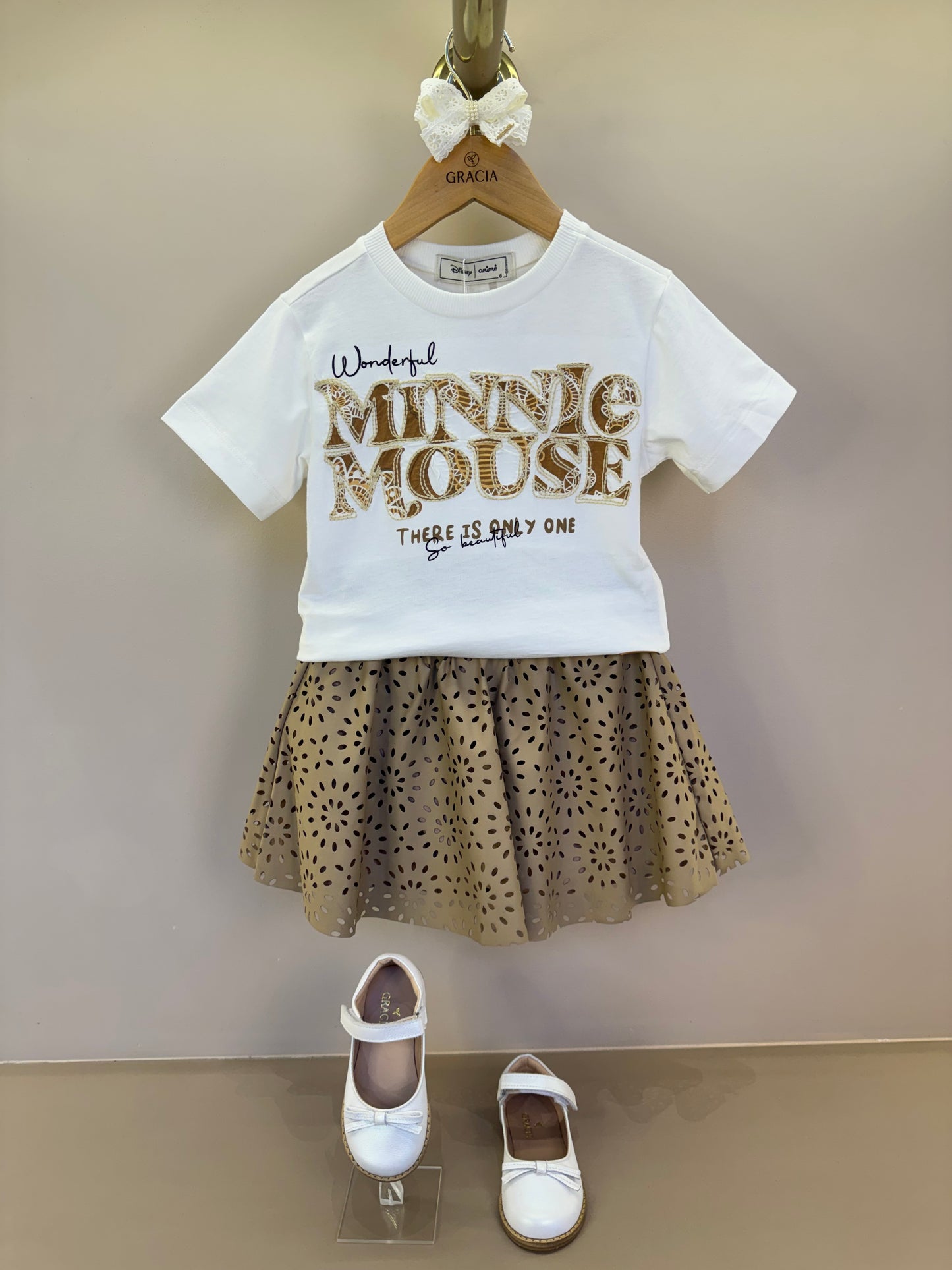 Conjunto Infantil Blusa Minnie Paisley Dourada e Saia Couro Tech Bege - Animê