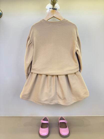 Conjunto Infantil Blusa de Moletom Com Lenço Patch e Saia Moletom Bege - Animê