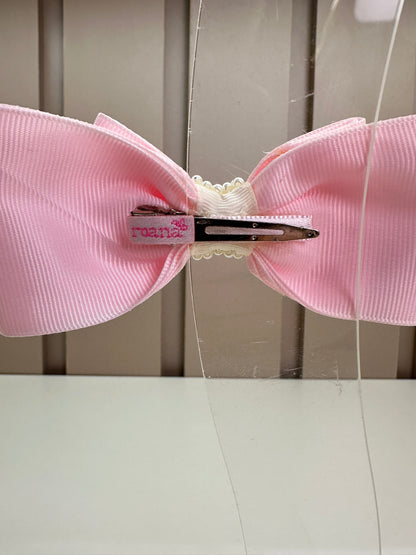 Presilha Infantil Laço Rosa Bordado Flores e Miolo Pérolas- Roana