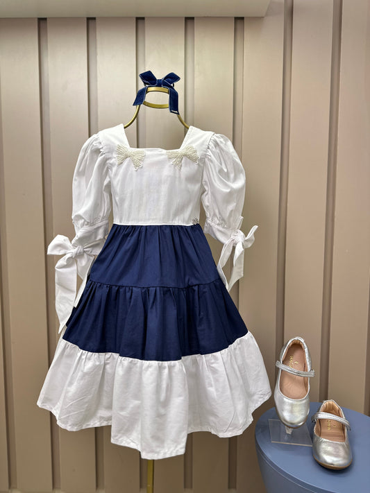 Vestido Infantil Algodão Manga Bufante e Amarração Bordados Manuais Branco/Azul - Luluzinha