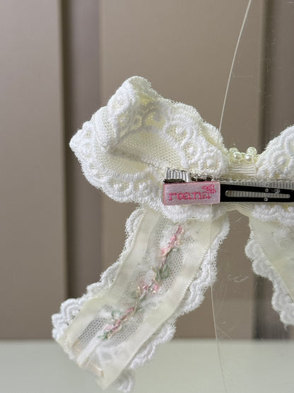 Laço Infantil Renda Flores Bordadas Miolo Pérolas - Roana