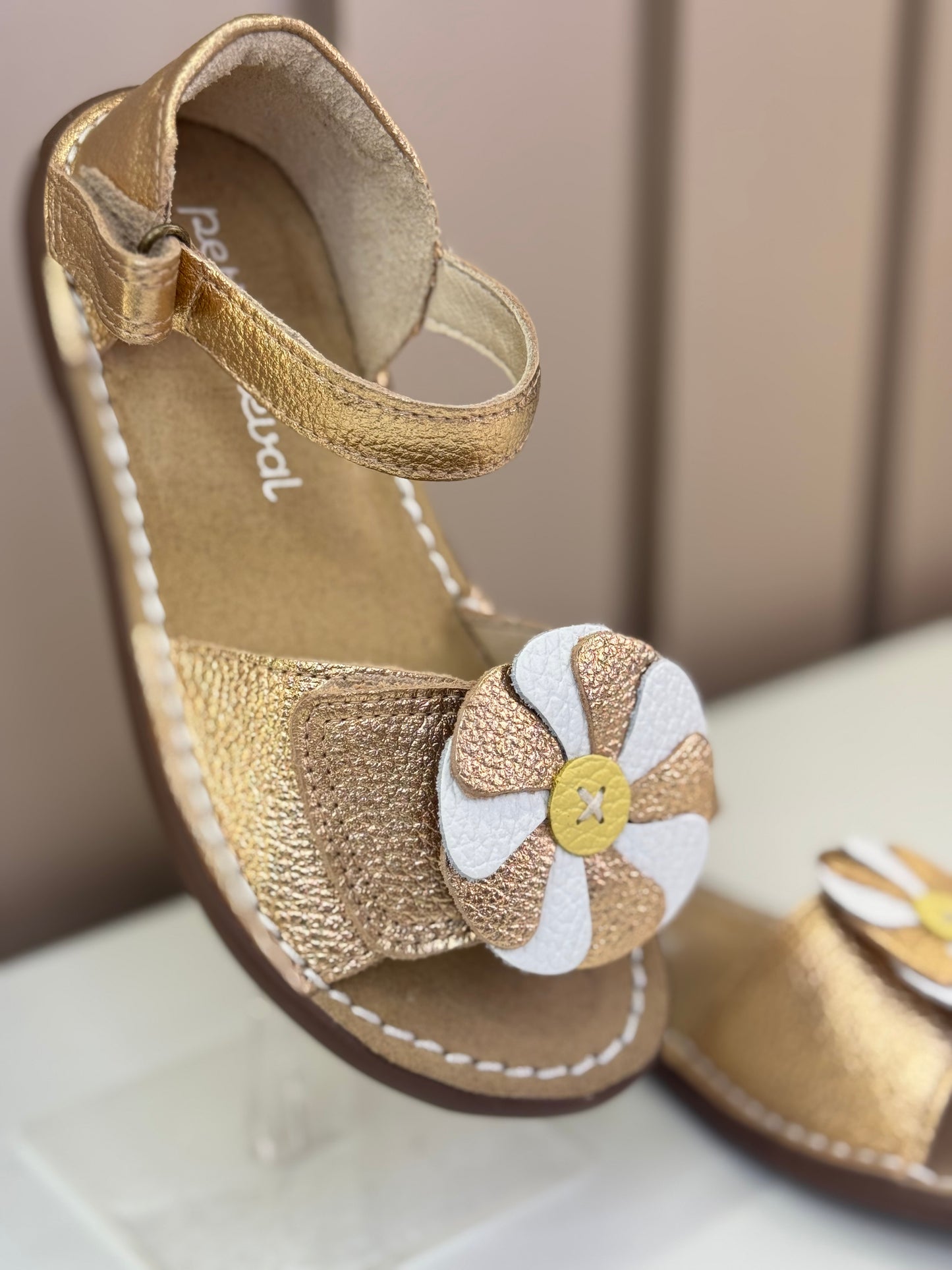 Sandália Infantil Rolimã Cobre/Flor Catavento - Petit Cheval
