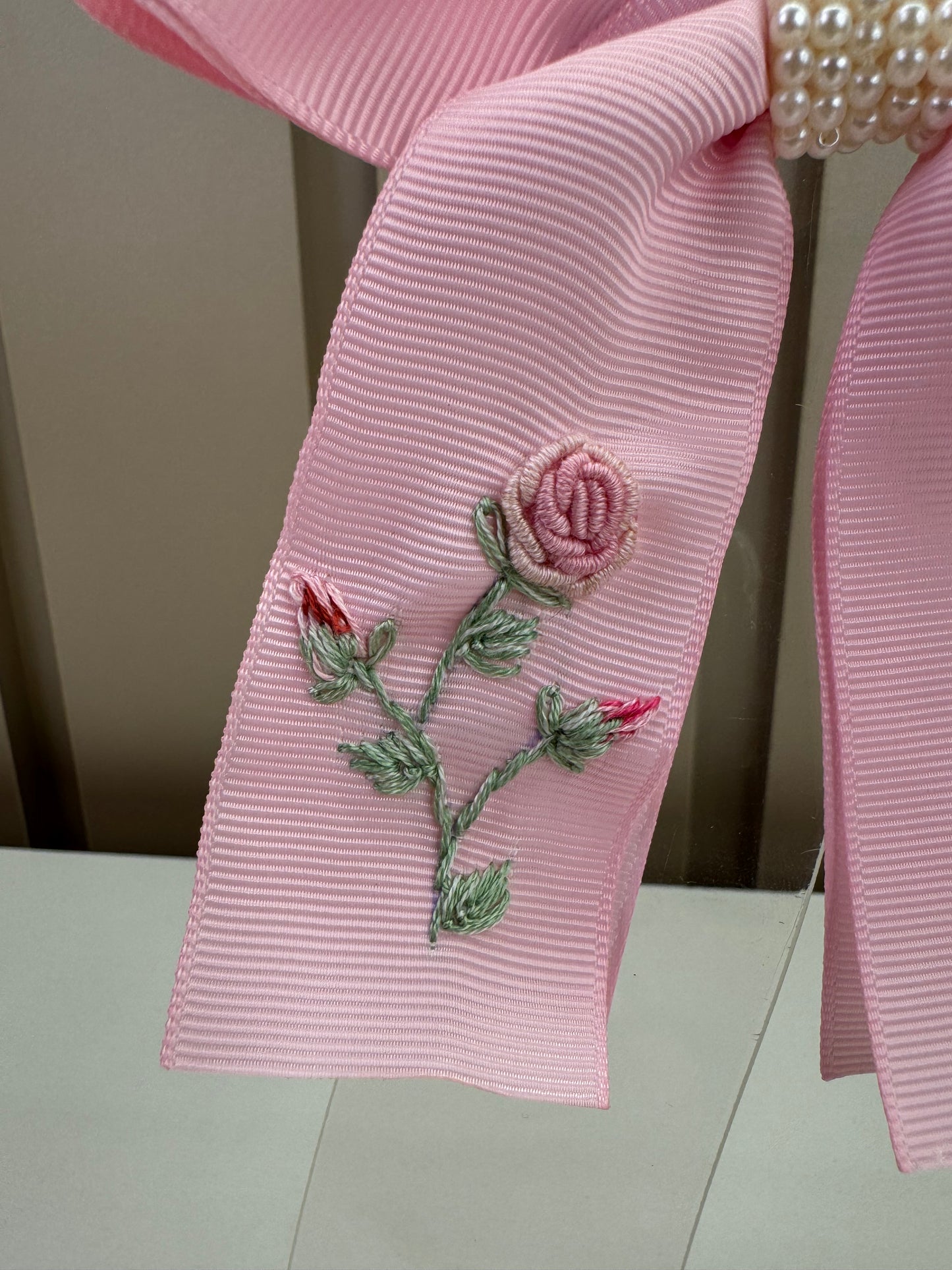 Laço Infantil Gorgorão Bordado Delicado Rosa -  Roana