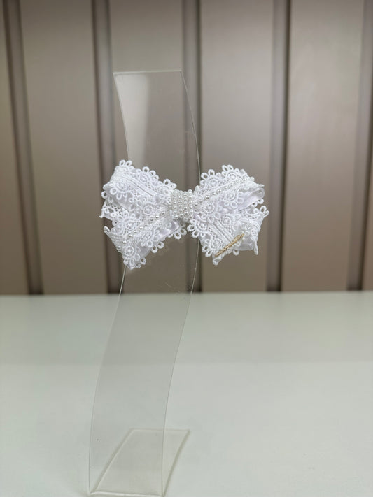 Laço Infantil Branco com Renda e Pérolas - Roana