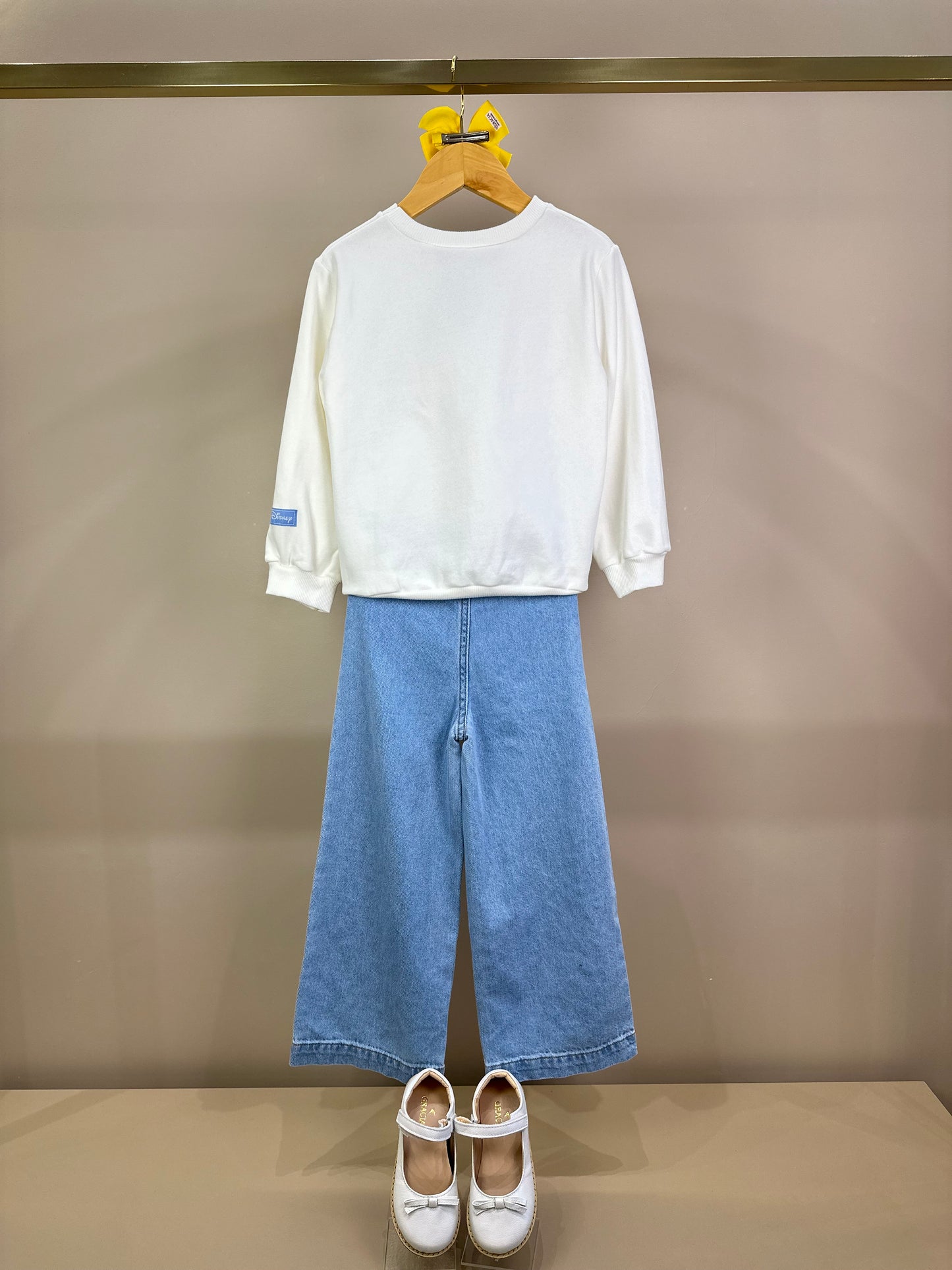 Conjunto Infantil Feminino Casaco Moletom Ursinho Pooh Pérola com Calça Jeans Bordada Flores - Momi