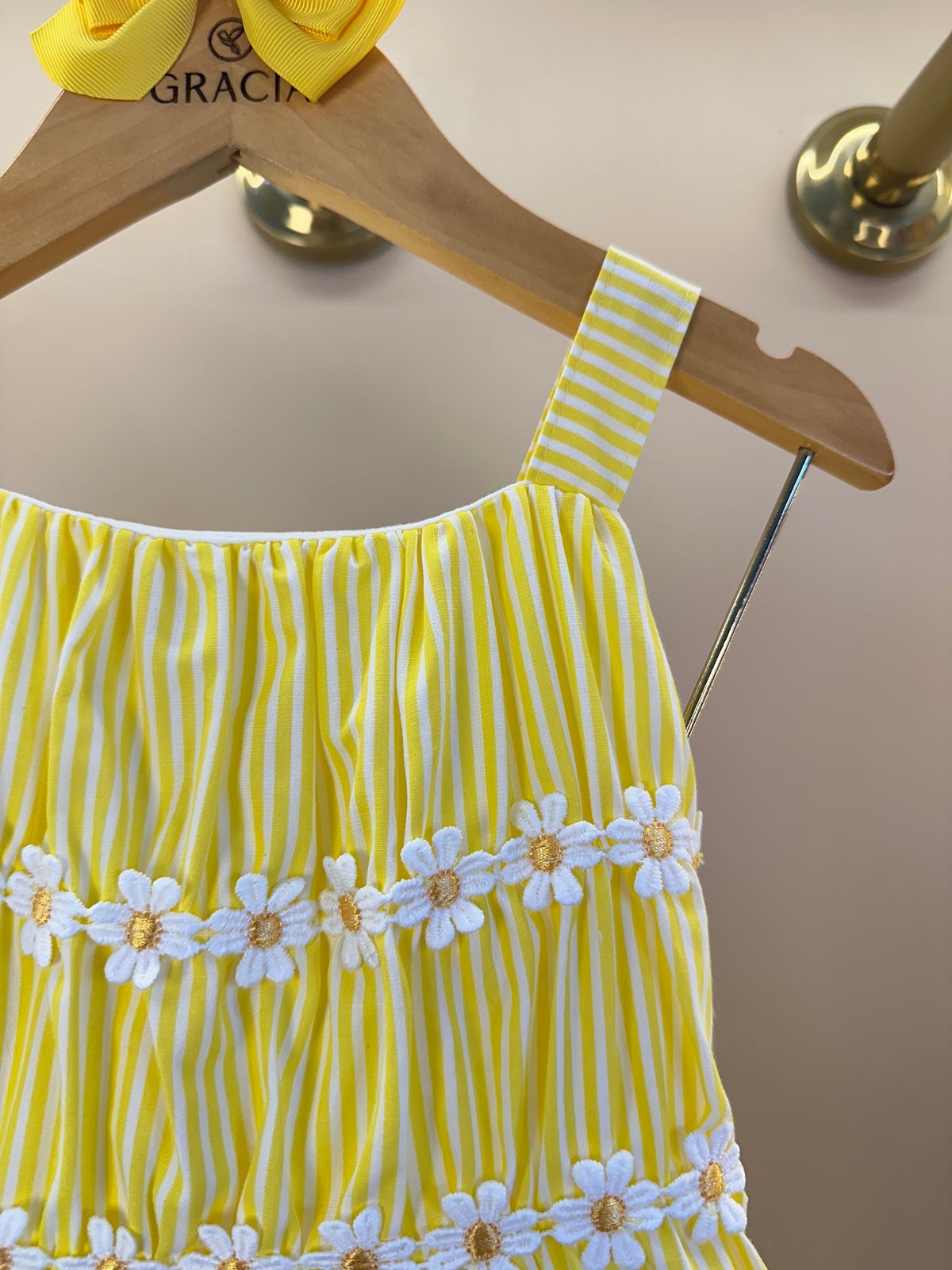 Vestido Listrado Com Tule e Aplicação de Flores - Momi