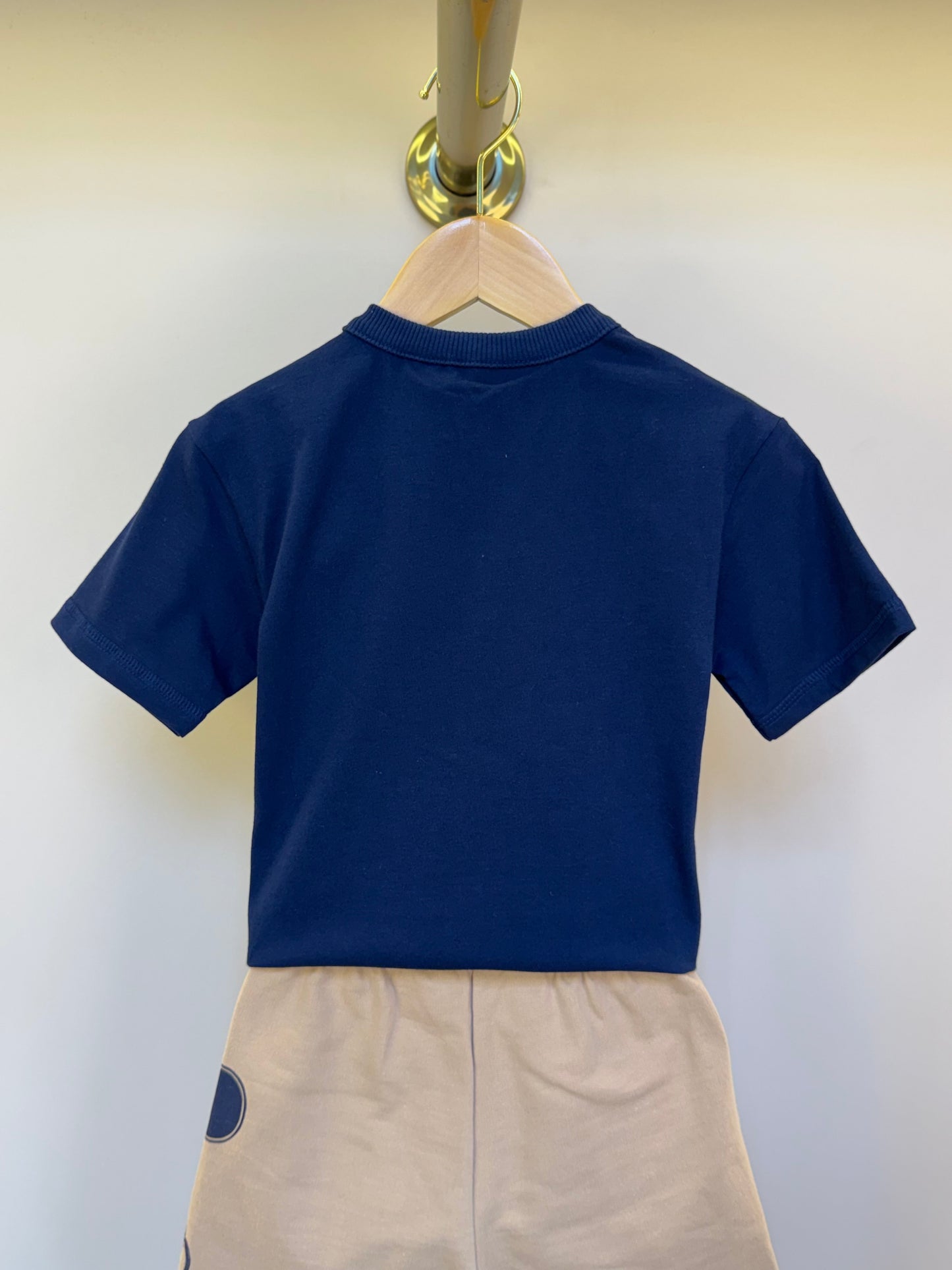 Conjunto Infantil Camiseta Marinho Mickey e Bermuda Bege - Youccie
