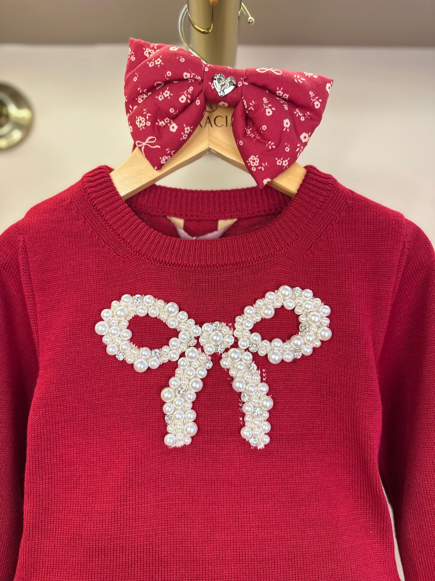 Conjunto Infantil Blusa Tricot Laço Bordado Pérolas E Cristais Bala de Cereja e Saia-shorts Mini Flores Babados e Laços