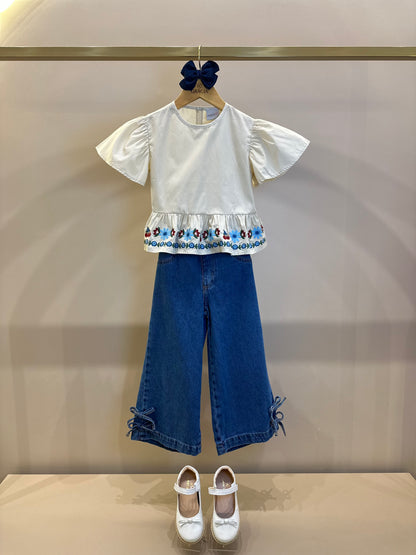 Conjunto Infantil Blusa Bordado Flores Bege e Calça Jeans Reta Laços - Momi